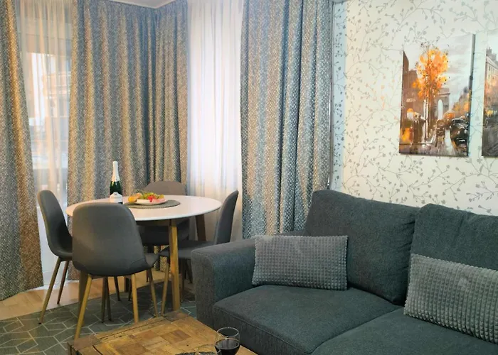 Snowflake- Luxury With A Bottle Of Wine,free Parking And In Royal Park Apartment *